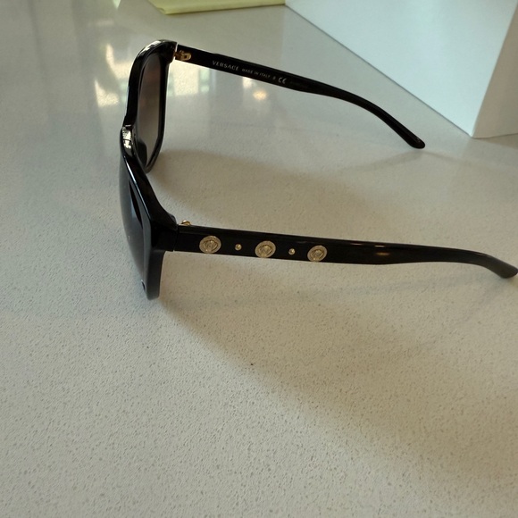 Elegant Versace Cat-Eye Black Sunglasses main image 6